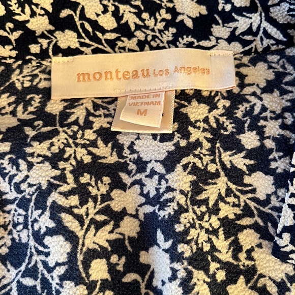 Pretty shirt never worn - Picture 4 of 5